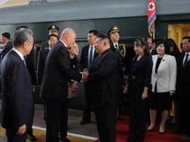 Potret Putri Kim Jong Un Dampingi Ayahnya ke Luar Negeri untuk Pertama Kali