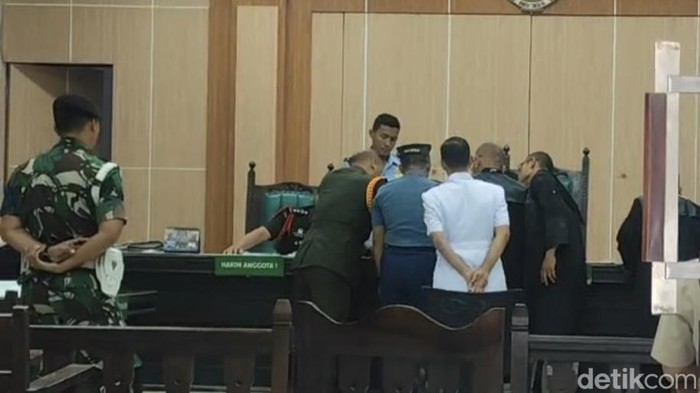 Komisi Yudisial memantau sidang oknum Perwira TNI AL lecehkan anak tiri.