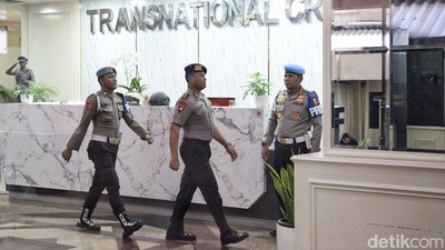Kompol Cosmas Hadiri Sidang Etik Kasus Tewasnya Pengemudi Ojol Dilindas Rantis