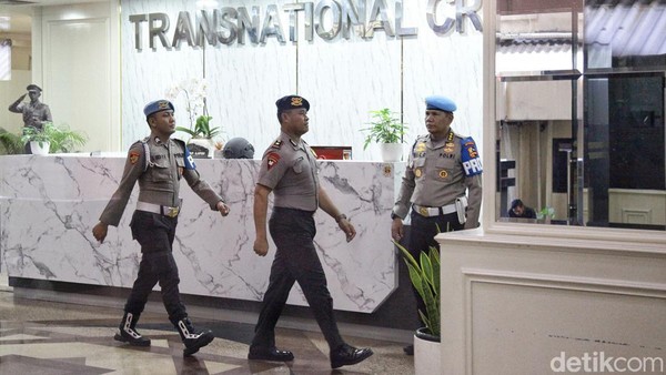 Kompol Cosmas Hadiri Sidang Etik Kasus Tewasnya Pengemudi Ojol Dilindas Rantis