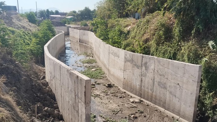 Kondisi megaproyek pembangunan pengendalian banjir Kota Bima, NTB, Rabu (3/9/2025). (Rafiin/detikBali)