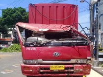 Truk Hilang Kendali Tabrak Pohon di Antang Makassar, Sopir-Anaknya Luka