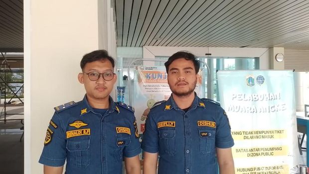 Layanan kapal wisata di Pelabuhan Muara Angke, Jakarta Utara.
