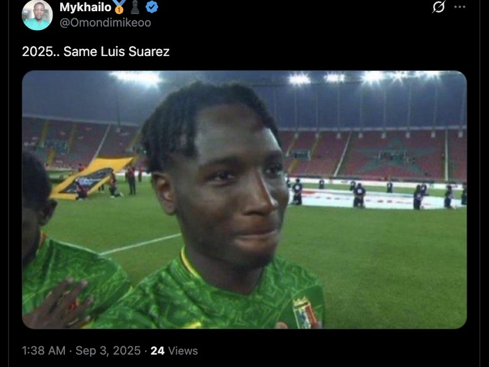 Meme Luis Suarez meludahi kubu lawan