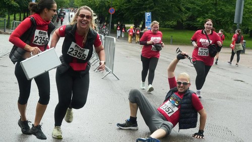 Participants of a fun run around locations in the video for the track 'Sandstorm' by Finnish electronic music artist and producer Darude reenact a scene from the video as they near the finish line in Helsinki, Finland, August 31, 2025. REUTERS/Tom Little