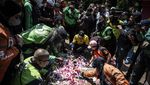Potret Ojol Se-Jawa Tengah Akur dengan Aparat Saat Aksi Damai