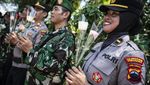 Potret Ojol Se-Jawa Tengah Akur dengan Aparat Saat Aksi Damai