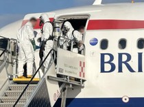 Penerbangan dari Neraka, Penumpang dan Pramugari Mendadak Sakit