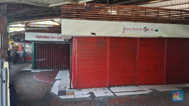 Plaza 2 Blok M tengah viral karena banyaknya toko makanan yang tiba-tiba tutup dan sepi pada Rabu (3/9/2025). (CNBC Indonesia/Chandra Dwi Pranata)