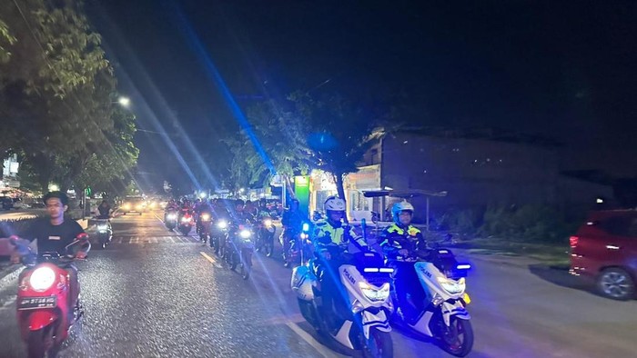 Polisi dan TNI patroli skala besar pastikan keamanan di Kota Dumai, Riau, Rabu (3/9/2025).