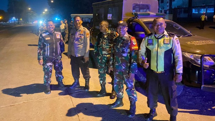 Polisi patroli skala besar di Cikarang