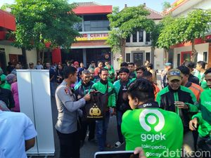 Polres Ponorogo Bagi Sembako ke Ojol, Apresiasi Jaga Kota Kondusif
