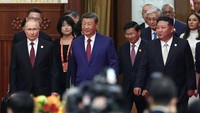 Para pengamat menilai momen ini berpotensi menjadi titik awal terbentuknya blok kekuatan baru. Tiongkok berupaya mengukuhkan diri sebagai pusat kekuasaan global, sementara Rusia dan Korea Utara memanfaatkan panggung tersebut untuk menegaskan eksistensi mereka di tengah ketegangan internasional. REUTERS/Vladimir Smirnov