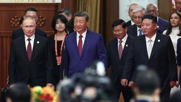 Russian President Vladimir Putin, Chinese President Xi Jinping and North Korean leader Kim Jong Un arrive to attend a reception marking the 80th anniversary of the end of World War Two, in Beijing, China September 3, 2025. Sputnik/Vladimir Smirnov/Pool via REUTERS ATTENTION EDITORS - THIS IMAGE WAS PROVIDED BY A THIRD PARTY.