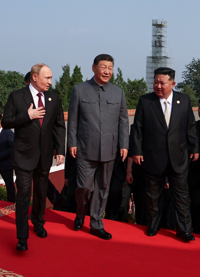 Russian President Vladimir Putin, Chinese President Xi Jinping, North Korean leader Kim Jong Un, Pakistan's Prime Minister Shehbaz Sharif and heads of foreign delegations arrive for a military parade marking the 80th anniversary of the end of World War Two, in Beijing, China September 3, 2025. Sputnik/Alexander Kazakov/Pool via REUTERS ATTENTION EDITORS - THIS IMAGE WAS PROVIDED BY A THIRD PARTY.     TPX IMAGES OF THE DAY