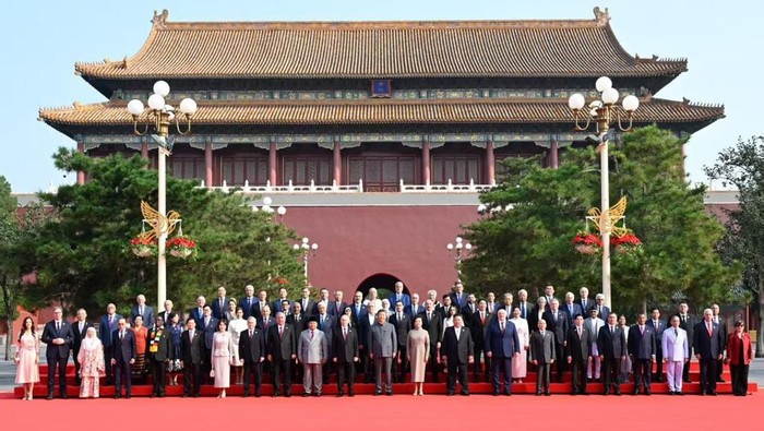 Prabowo hadiri parade militer China Prabowo hadiri parade militer China. Berdiri sejajar dengan Xi Jinping, Putin dan Kim Jong Un