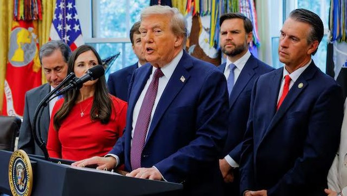 U.S. President Donald Trump replies to a question during an event to announce that the Space Force Command will move from Colorado to Alabama, in the Oval Office at the White House in Washington, D.C., U.S., September 2, 2025. REUTERS/Brian Snyder Purchase Licensing Rights