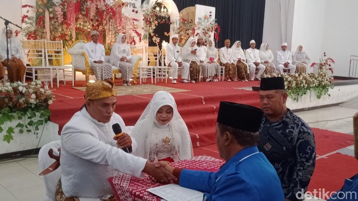 Prosesi nikah massal di gedung Pandanaran Klaten, Rabu (3/9/2025).