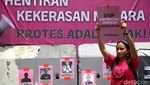Ratusan Perempuan Serba Pink Gelar Demo Damai di DPR