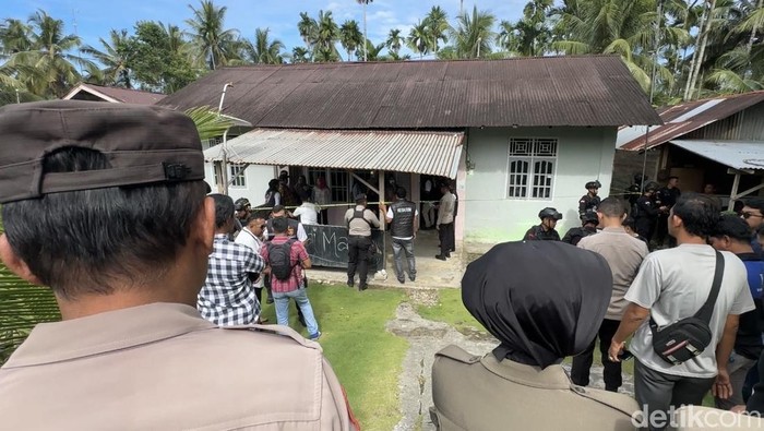 Lokasi rekontruksi pembunuhan 3 gadis di Padang Pariaman dijaga ketat kepolisian