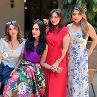 Keempat artis tahun 90an itu tampil kompak kenakan busana santai. Meski sudah berusia tak muda, namun kecantikan mereka tak lekang oleh waktu. Foto: Instagram/@dps_diahpermatasari