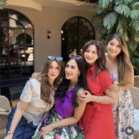 Diana Pungky saat ini diketahui sudah berusia 51 tahun, Diah Permatasari 54 tahun, Cut Keke 51 tahun, dan Sarah Azhari 48 tahun. Meski demikian banyak yang memuji jika keempatnya masih terlihat begitu awet muda dan cantik. Foto: Instagram/@dps_diahpermatasari