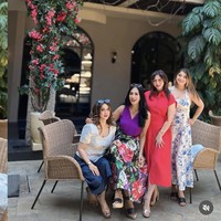 Melihat kebersamaan para artis lawas tersebut membuat netizen turut bernostalgia. Dari jini oh jini,lola dan putri liliput,si manis jembatan ancol ,putri duyung,putri saldo,bnyak lain lain lagi ,masa kecilku walaupun cuma nonton ini tp berwarna, komentar salah seorang netizen. Foto: Instagram/@dps_diahpermatasari