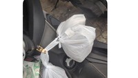 Netizen Malaysia @yxngyxn turut berpartisipasi dengan memesankan nasi telur dan es teh manis 7 porsi untuk ojol di Bandung. Foto: x/@yxngyxn