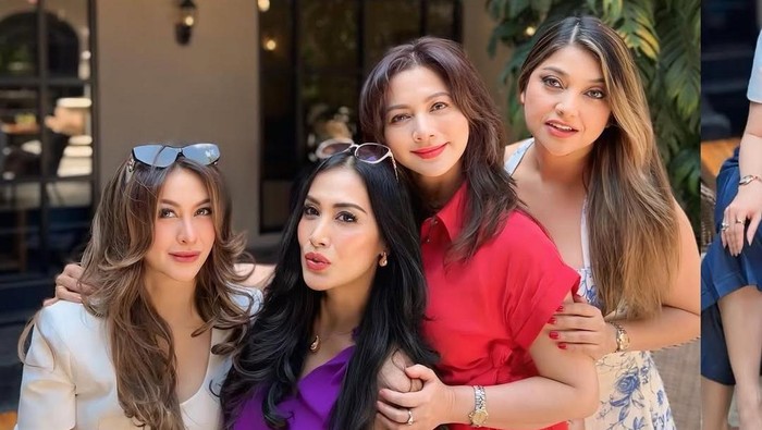 Sarah Azhari nongkrong bareng Diah Permatasari, Diana Pungky, dan Cut Keke.
