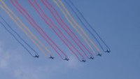 Jet aerobatik J-10 terbang di atas Lapangan Tiananmen dalam parade militer. Foto: REUTERS/Maxim Shemetov