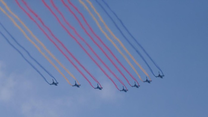 J-10 aerobatic jets fly over Tiananmen Square during a military parade to mark the 80th anniversary of the end of World War Two, in Beijing, China, September 3, 2025. REUTERS/Maxim Shemetov