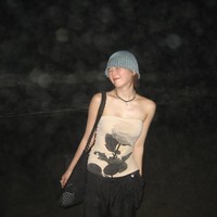 “Pohon pisang dan anjing di sawah jadi estetik,” “SANGAT KALCERRRRR,” “dia foto di deket pohon pisang cakep, kalo aku udh kayak gembel,” komentar sejumlah penggemar di bawah fotonya. Foto: dok. Instagram @hi_sseulgi