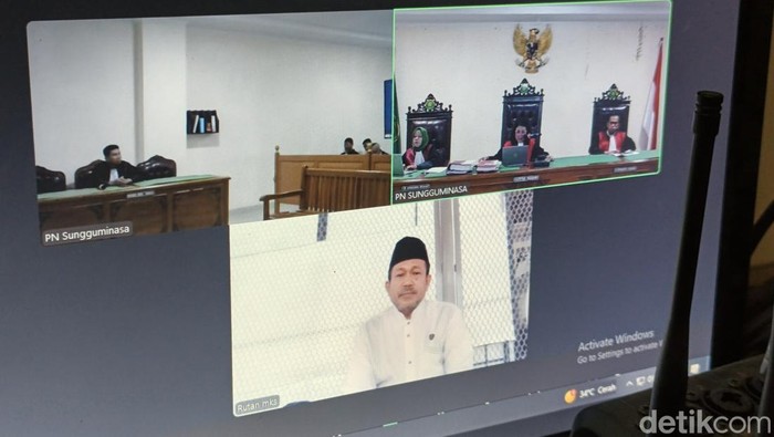 Sidang putusan kasus uang palsu terhadap mantan Kepala Perpustakan UIN Alauddin, Andi Ibrahim batal digelar di PN Sungguminasa Gowa.
