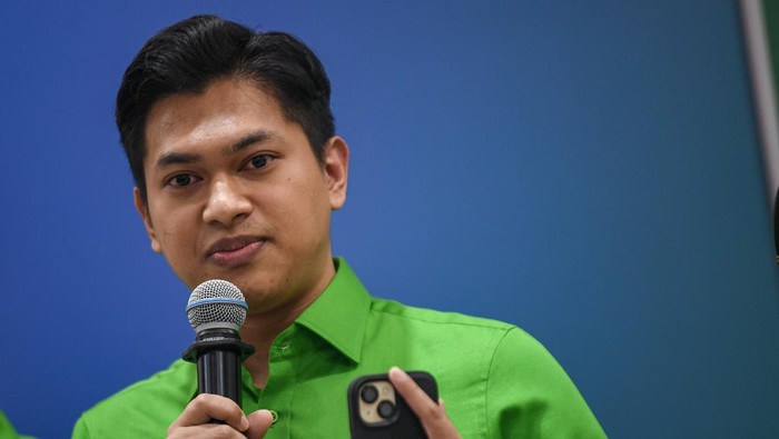 Wakil Ketua Harian DPP PKB Riezal Ilham Pratama memberikan keterangan terkait sikap PKB terhadap tuntutan 17+8 di kantor DPP PKB, Jakarta, Rabu (3/9/2025). Dalam keterangannya PKB akan selalu mengedepankan kepentingan rakyat dan selalu mengevaluasi kinerja kadernya yang berada di parlemen. ANTARA FOTO/Muhammad Adimaja/tom.