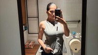 Sitha Marino menjelaskan mengapa giat berolahraga belakangan ini. Karena sudah capek sama netizen, gak kuat aku ya. Ya sudah aku capek di gym saja daripada capek diejek, tuturnya. (Foto: dok Instagram sithamarino)