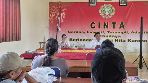 Pembinaan terhadap para pedagang kantin SMPN 3 Banjarangkan atas peristiwa keracunan 26 siswa.