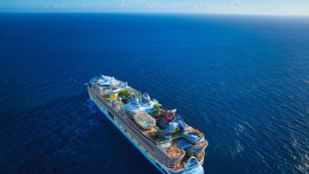 Kapal pesiar terbesar di dunia saat ini, Star of The Seas, memulai pelayaran perdananya dengan para penumpang. Kapal ini adalah milik perusahaan Royal Carribean. Foto: Royal Carribean