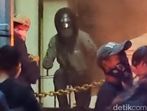 Terekam Kamera Detik-detik Pria Mencurigakan Bakar Grahadi