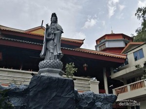 Wajah Nyata Toleransi dan Kebersamaan di Vihara Sakyawanaram