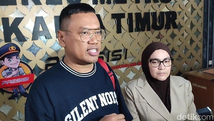 Uya Kuya dan istri mendatangi Polres Jakarta Timur, Rabu (3/9/2025).