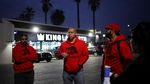 Warga dan Relawan Bersatu, Lawan Ketakutan Razia Imigrasi di Los Angeles