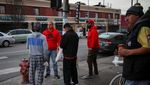 Warga dan Relawan Bersatu, Lawan Ketakutan Razia Imigrasi di Los Angeles