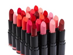 5 Warna Lipstik untuk Kulit Sawo Matang dan Bibir Gelap