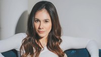 Wulan Guritno menegaskan selama ini tipe cewek yang setia. Gue tipe cewek yang satu cowok, satu, bucin, melayani. Serius loh, beneran, ujarnya dalam YouTube HAS Creative, Rabu (3/9/2025). (Foto: dok Instagram wulanguritno)