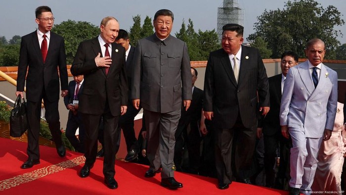 Xi Jinping Unjuk Kekuatan di Parade Militer Bersama Putin dan Kim