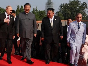 Xi Jinping Unjuk Kekuatan di Parade Militer Bersama Putin-Kim