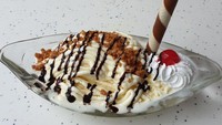 Zangrandi Ice Cream di Surabaya berdiri sejak 1930-an. Sajian cassata, banana split, dan nutty monkey di sini jadi favorit dengan varian harga mulai dari Rp 35.000. Foto: Visual/PergiKuliner