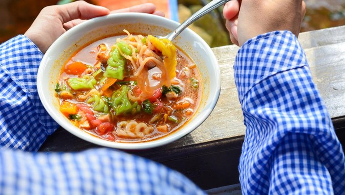 Doyan Seblak Mercon? Waspadai Risiko Occult Bleeding, Penyebab Anemia Wanita Muda