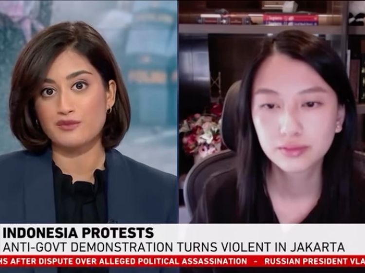 8 Foto Abigail Limuria, Aktivis Muda Viral Suarakan Demo DPR ke Media Asing