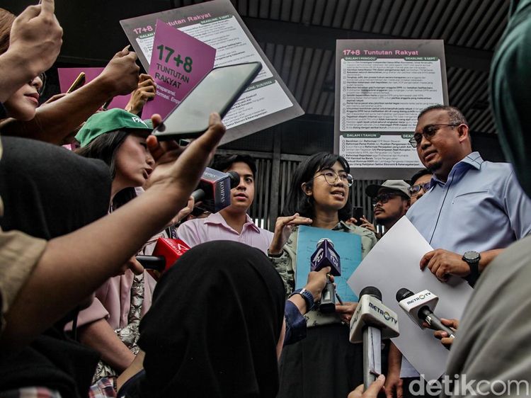 Aktivis-Influencer Serahkan 17+8 Tuntutan Rakyat ke DPR